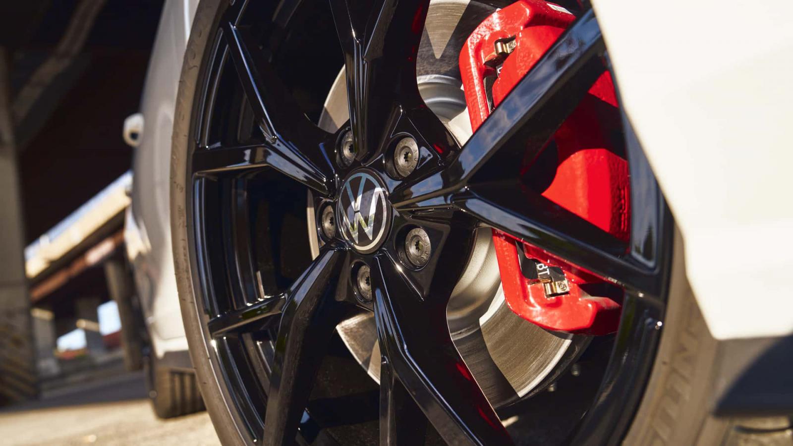 Το VW Golf GTI 380 είναι το τελευταίο με χειροκίνητο κιβώτιο 